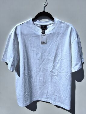 H&M Men's Loose Fit T-Shirt - White - Size M (NWT)